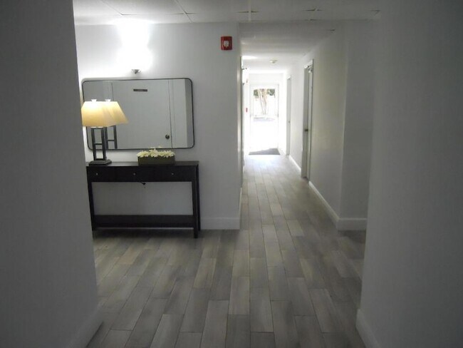 Building Photo - 250 NE 20th St