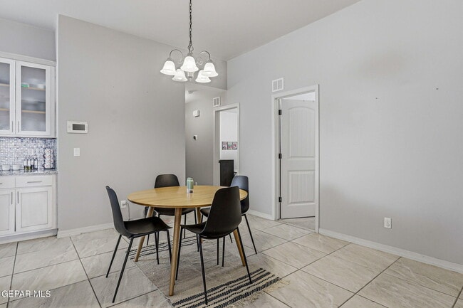 Building Photo - 3853 Loma Brisa Dr