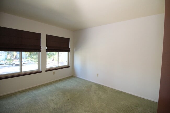 Building Photo - Spacious 4-Bedroom Home with Canyon Views ...