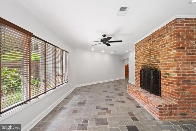 Building Photo - 7732 Canal Ct