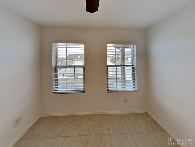 Building Photo - 8424 Fawn Creek Dr