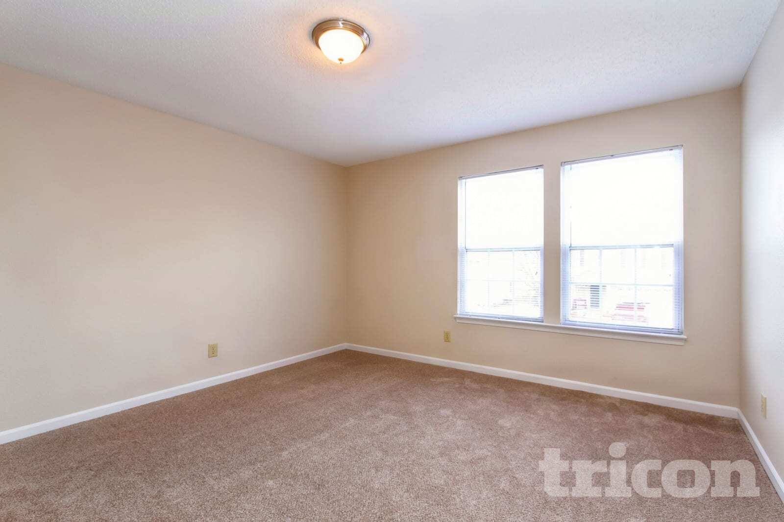 Building Photo - 10975 Walnut Grove Bend