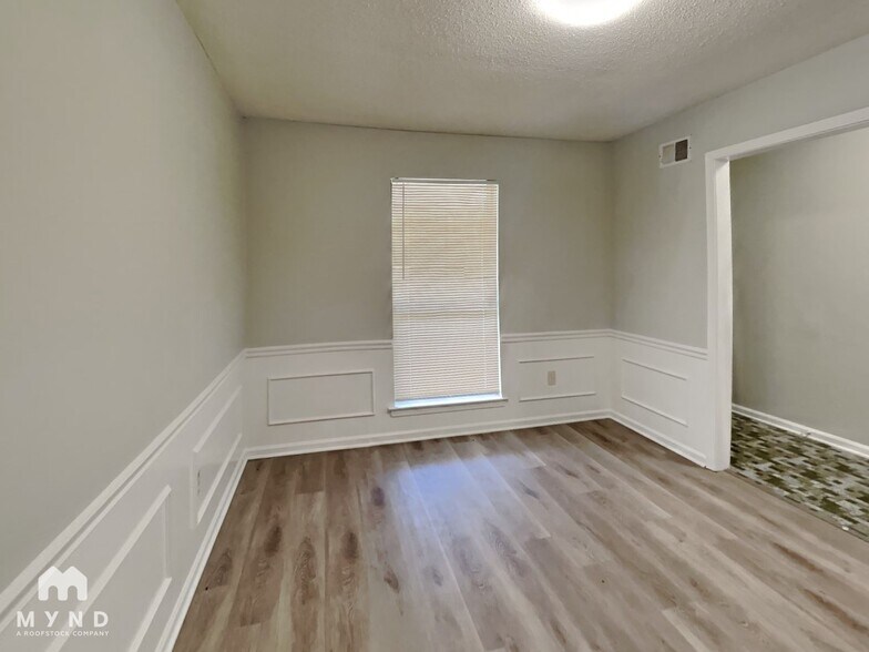 Building Photo - 2139 Oldfield Dr