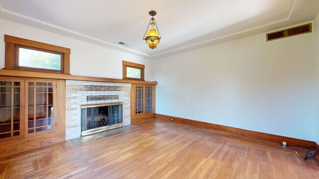 Building Photo - Bright Country Three Bedroom One Bathroom ...