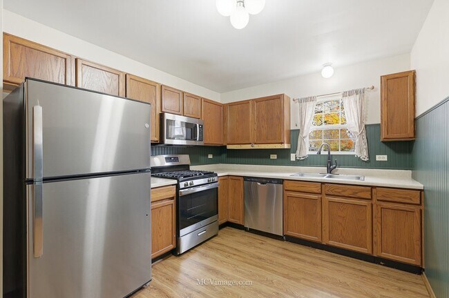 Building Photo - 2175 Dalewood Ct