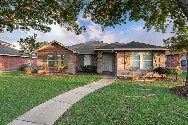 Building Photo - "Charming 3-Bedroom with 2 Bathrooms in Wy...