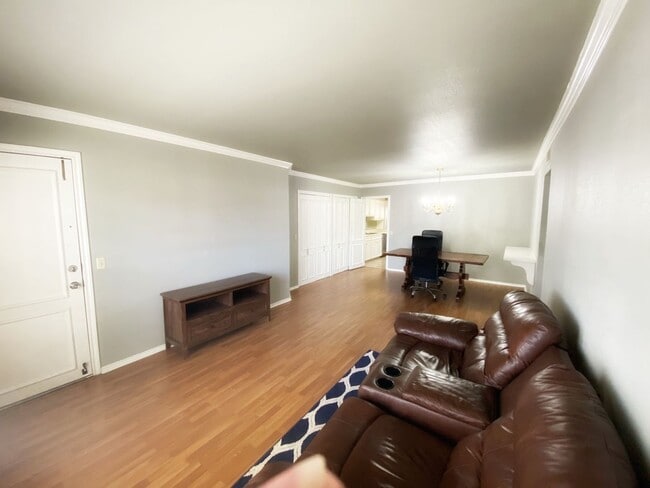 Building Photo - 2 BD/1.5 BATH MOVE IN NOVEMBER MINUTES FROM MCNAY ART MUSEUM!