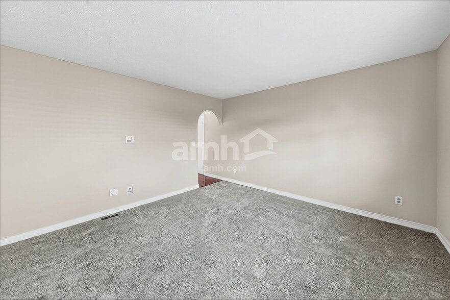 Building Photo - 838 Avalon Dr