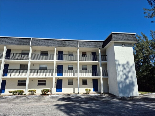 Building Photo - 5100 SW 64th Ave