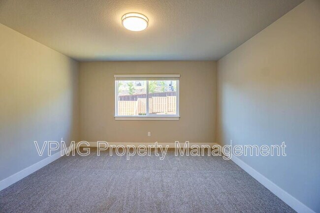 Building Photo - 2331 E Otter Lp