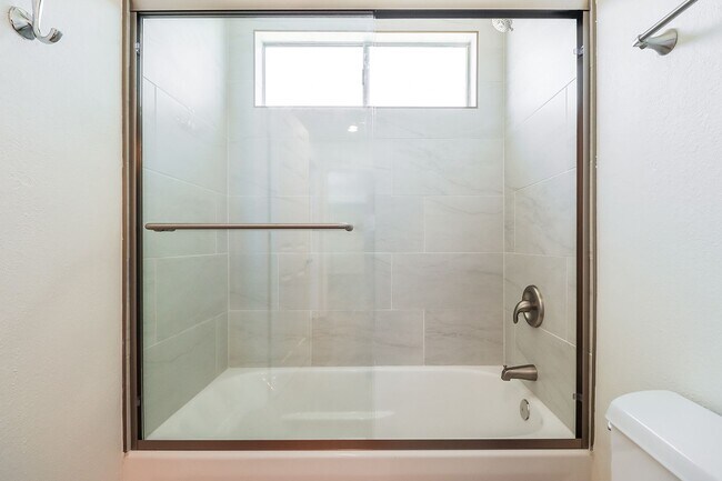 Building Photo - Tarzana 4BR w/downstairs bed + bath, POOL + basketball hoop!