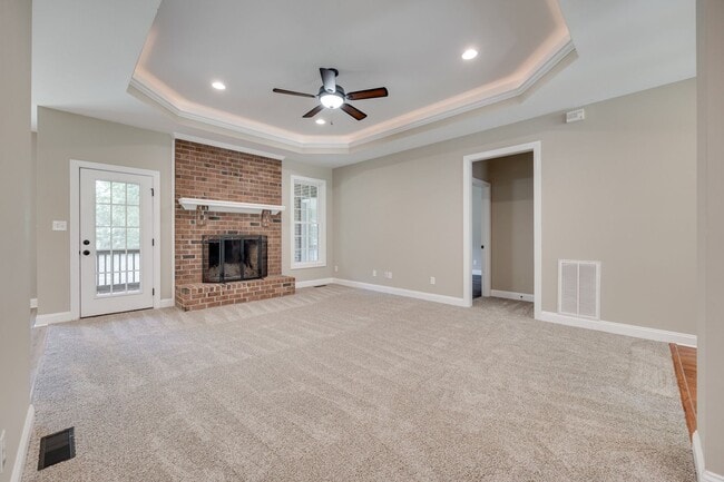 Building Photo - Beautiful 3 bedroom 2 bath Ranch with Bonu...