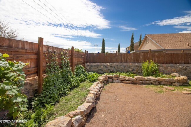Building Photo - 3913 Pearl Ct