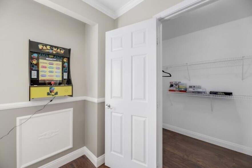 Building Photo - 7938 Cina Ave