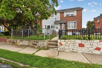 Building Photo - 153 W 21st St