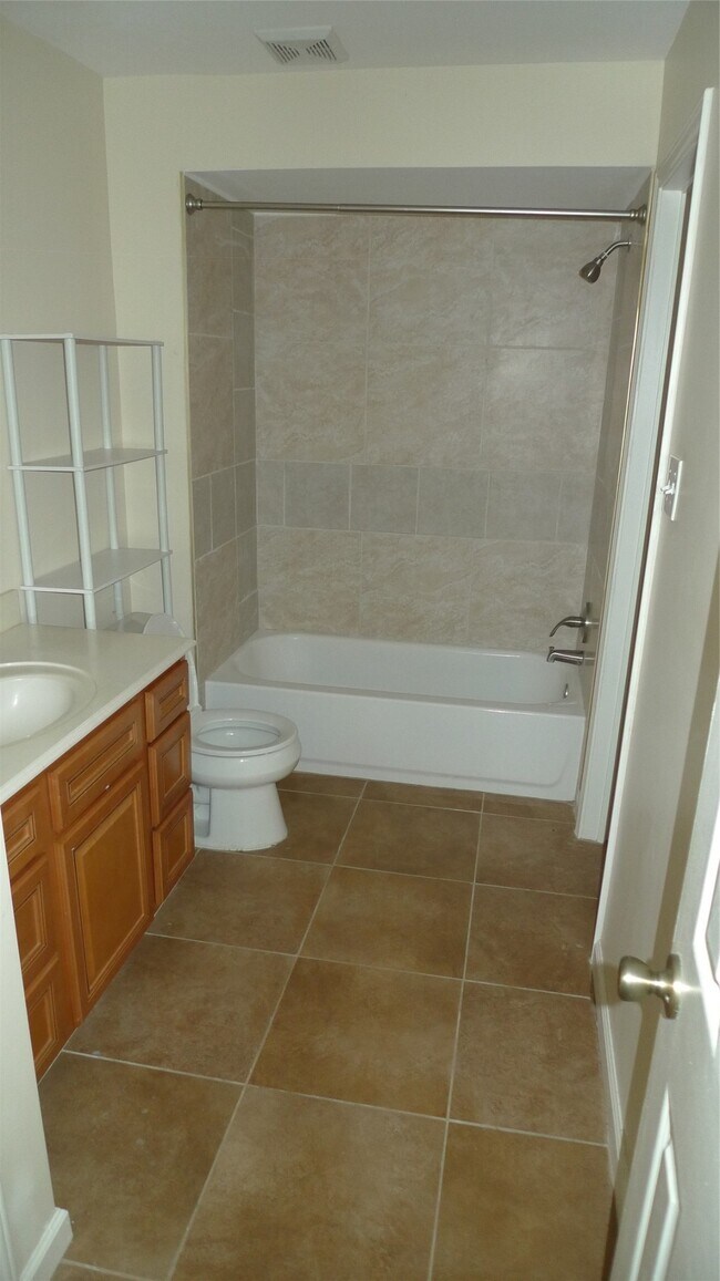 Building Photo - 16111 Aspenglen Dr