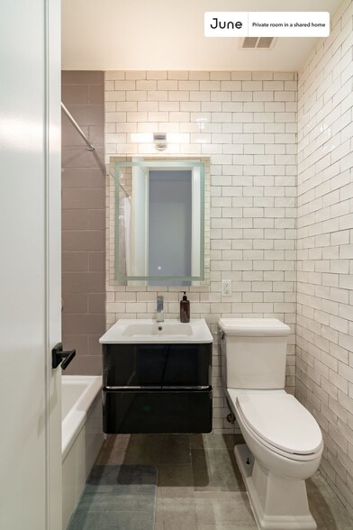 Building Photo - Room in Shared 3 bed/1 bath home in Central Harlem