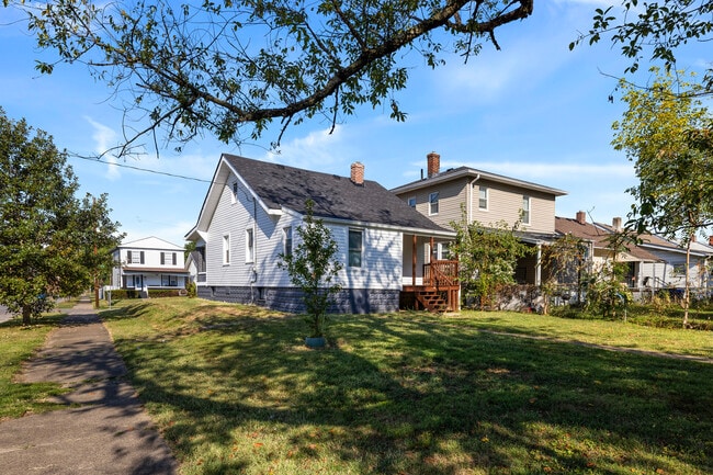 Building Photo - 835 S 38th St