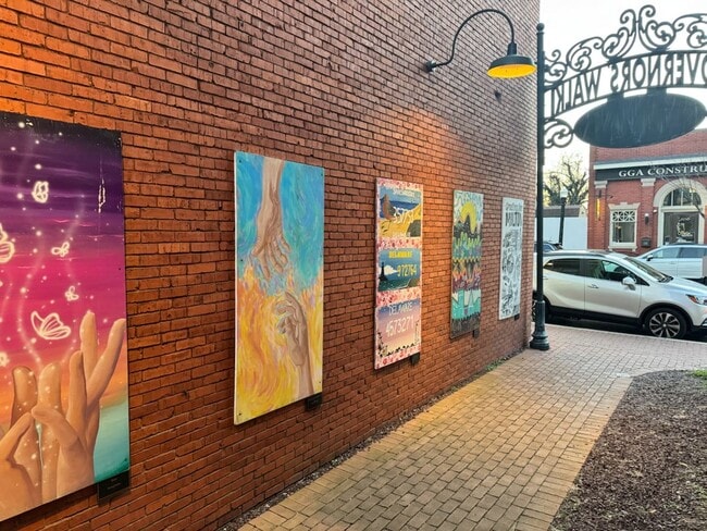 Building Photo - Downtown Milton Apartment