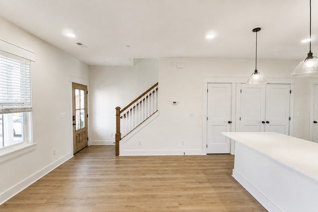 Building Photo - 1358 Belfair St