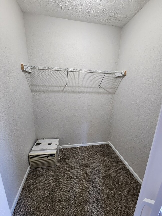Building Photo - Spacious 3-Bedroom, 2-Bathroom Home AVAILA...