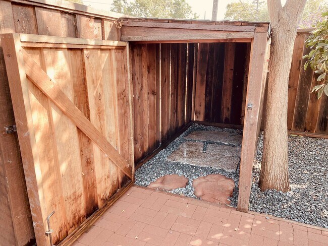 Building Photo - 1342 Ordway St