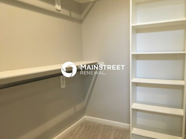 Building Photo - 4 Bedroom Pet-Friendly Home in Grain Valle...