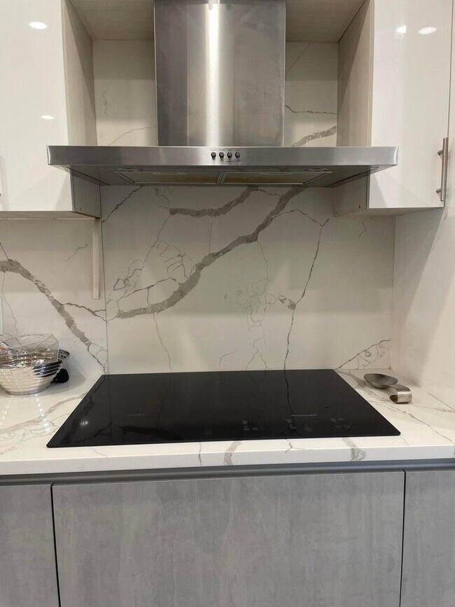 Building Photo - 9299 Vista Del Lago