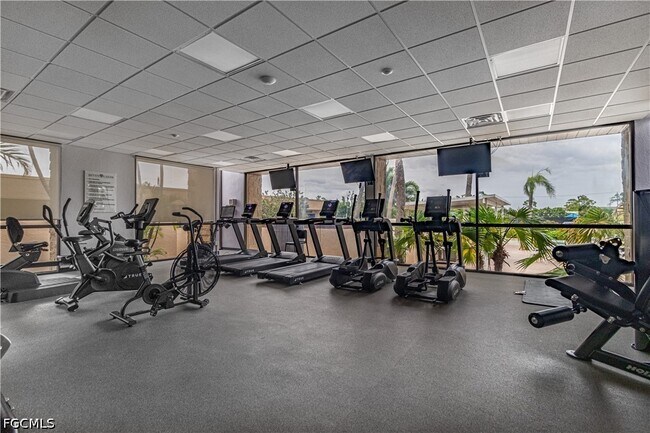 Building Photo - 6220 Augusta Dr