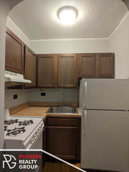 Building Photo - 835 W Wolfram St