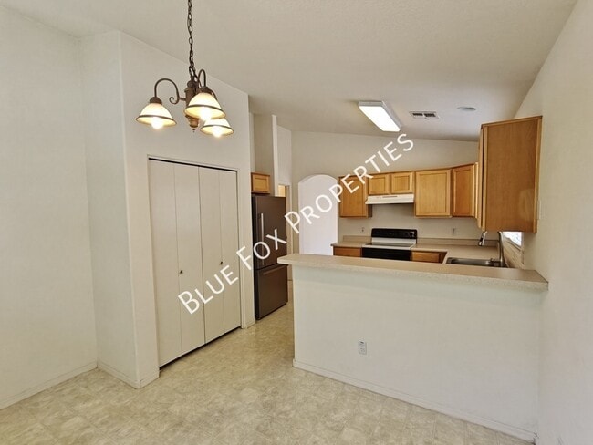 Building Photo - 7862 W Sacramento Hill Dr