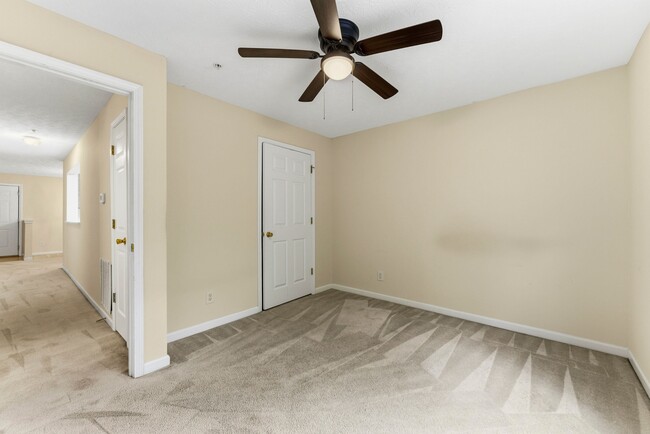 Building Photo - 1202 Par 3 Way