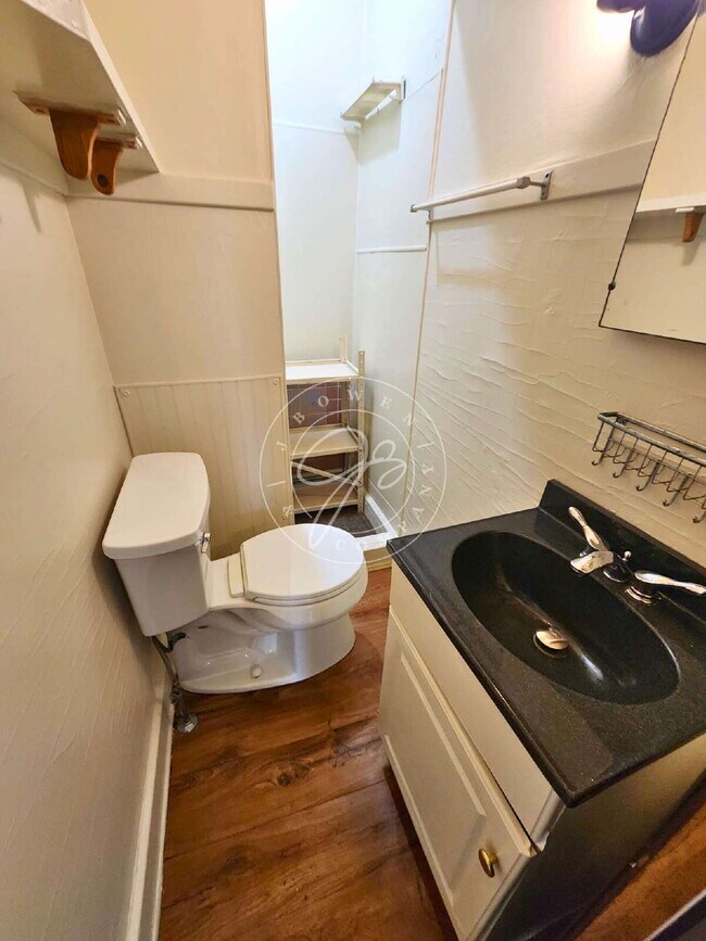 Building Photo - Spacious 3-Bedroom Home with Bonus Room and 1.5 Baths