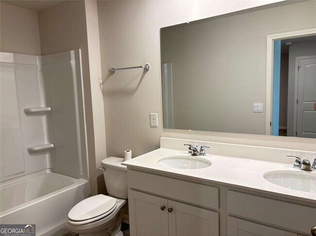 Building Photo - 3240 Greyton Dr