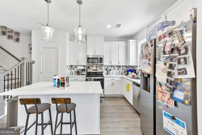 Building Photo - 5811 Calle Vis Dr