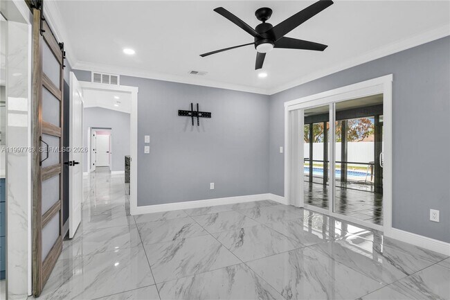 Building Photo - 702 NW Orchid St