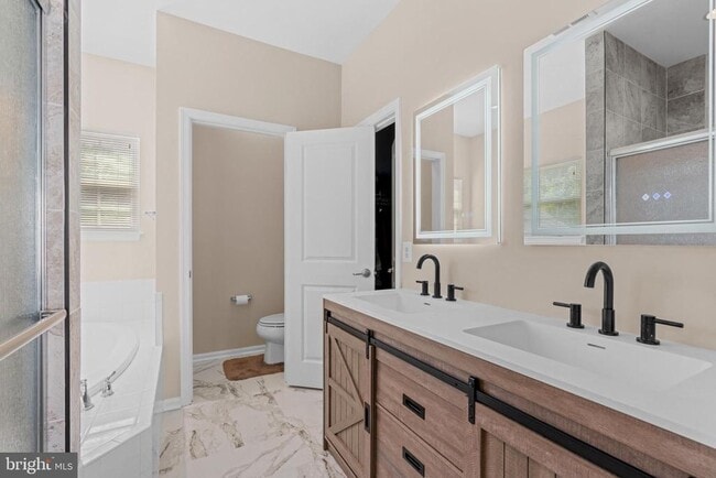 Building Photo - 13727 Port Commerce Ct
