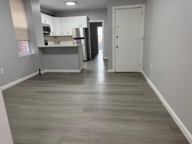 Building Photo - 304 60th St