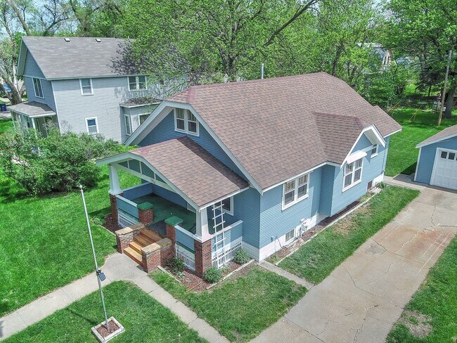 Building Photo - 3 Bedroom / 1 Bath Home with Washer/Dryer ...