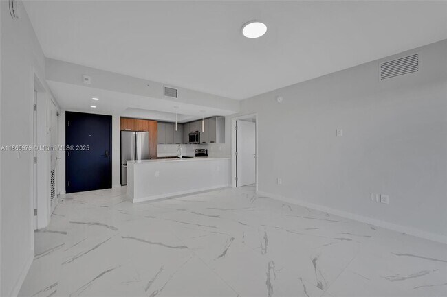 Building Photo - 840 NE 130th St