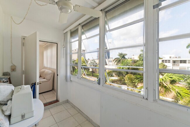 Building Photo - 1333 E Hallandale Beach Blvd