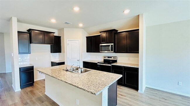 Building Photo - 180 Onna St