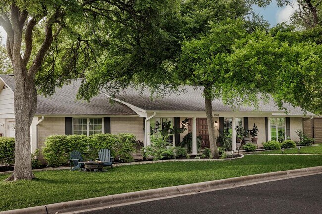 Building Photo - 9101 Heatherwood Dr