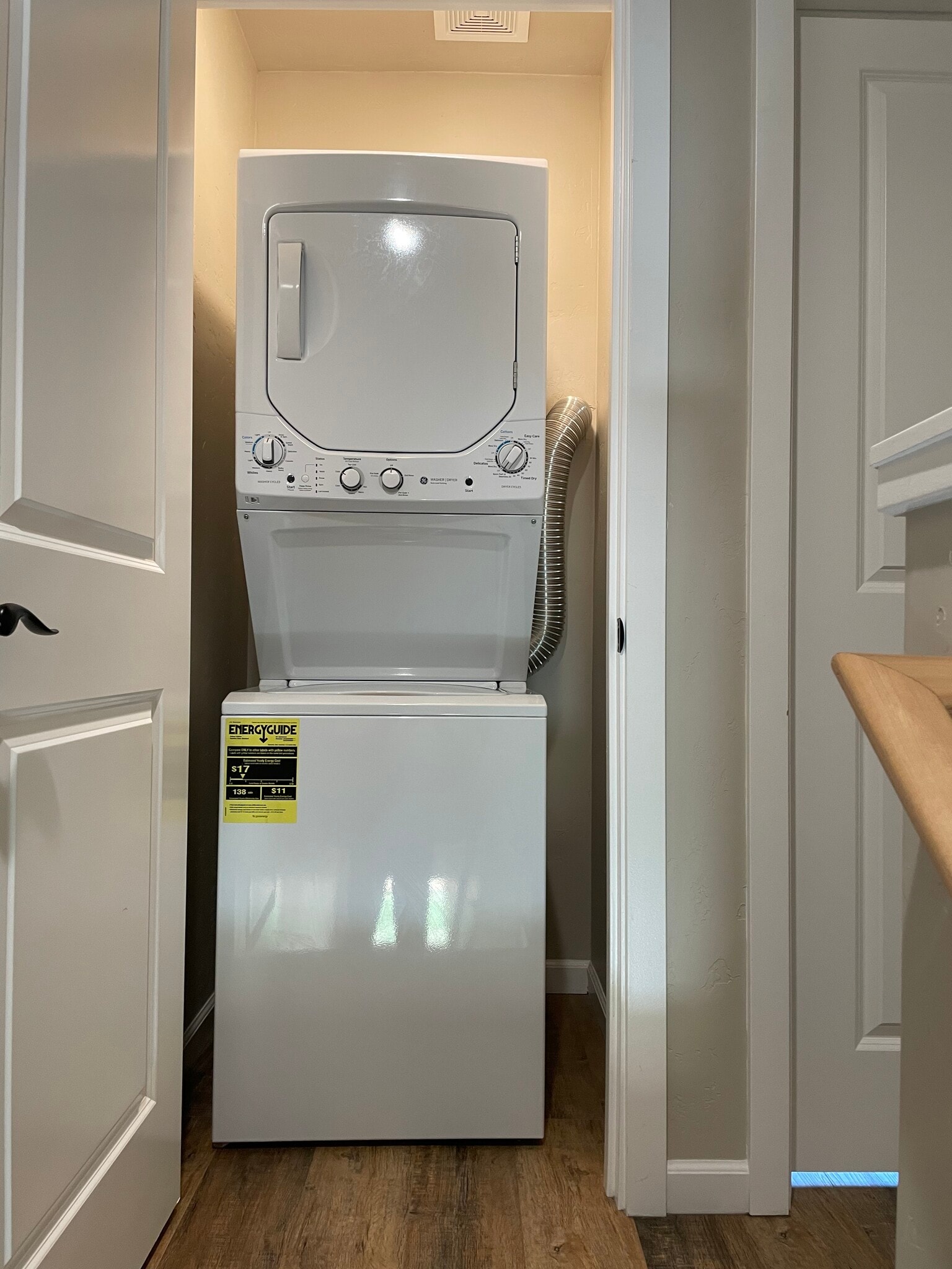 Washer and dryer - 1005 Prospect St