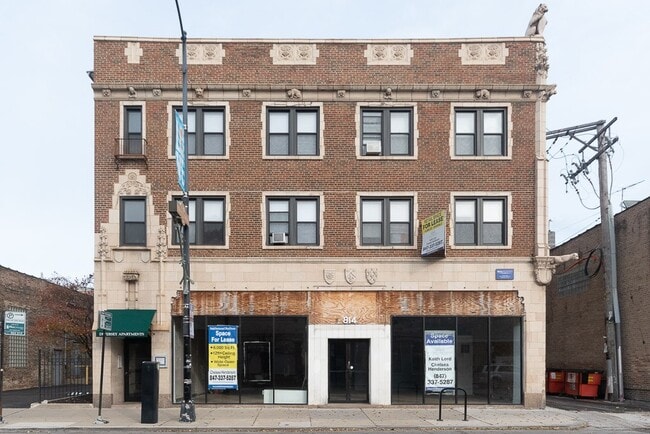 Building Photo - 823 W Diversey Pkwy