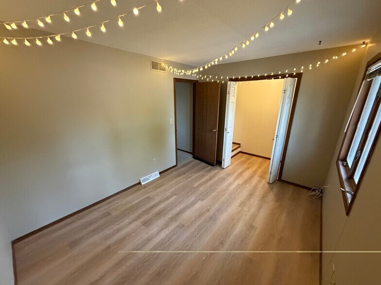 Building Photo - 205 13th Ct