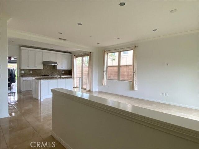 Building Photo - 32 Ovation