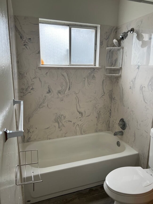 Building Photo - NICE APARTMENT IN ROSEVILLE!!