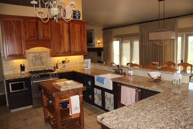 Building Photo - Amazing Apple Valley Home