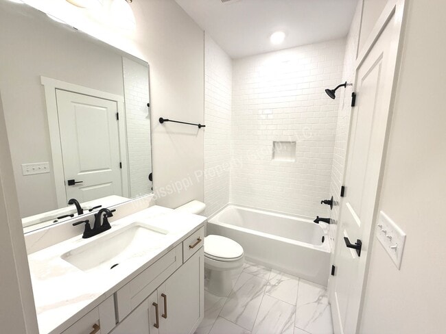 Building Photo - 4BD/4.5BA IN THE RESERVE PHASE II